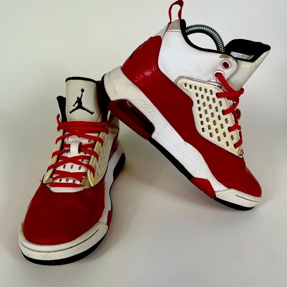 Jordan Maxin 200 GS White Gym Red CD6123-106 Size 5Y - Picture 1 of 10